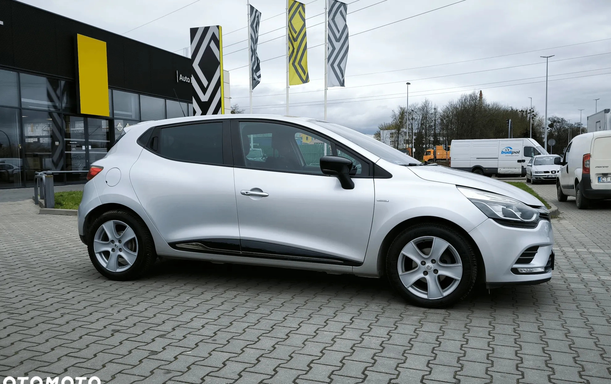 Renault Clio cena 36600 przebieg: 82214, rok produkcji 2016 z Baranów Sandomierski małe 277